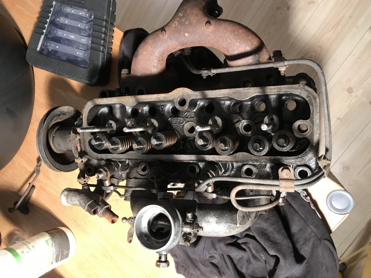 Cleaning the cylinder head and removing and grinding the valves